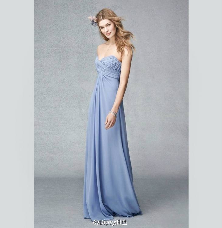 Monique Lhuillier Fall 2015 Bridesmaid Collections┃之前有介绍过的婚纱仙牌也是为新娘和她的伴娘姐妹团们考虑周到，随即推出的秋冬季伴娘礼服裙系列就是设计师在听取了众多客户抱怨其&amp;amp;quot;婚纱过仙导致姐妹们无裙可配&amp;amp;quot;的抱怨之后专门为一众伴嫁仙女所打造.....转自微博