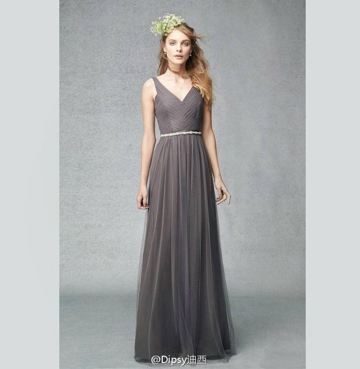 Monique Lhuillier Fall 2015 Bridesmaid Collections┃之前有介绍过的婚纱仙牌也是为新娘和她的伴娘姐妹团们考虑周到，随即推出的秋冬季伴娘礼服裙系列就是设计师在听取了众多客户抱怨其&amp;amp;quot;婚纱过仙导致姐妹们无裙可配&amp;amp;quot;的抱怨之后专门为一众伴嫁仙女所打造.....转自微博