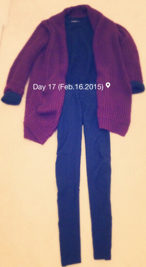 黑红搭配！霸气外漏！（⬅️完全不押韵啊！(╯°□°）╯︵ ┻━┻）酒红开衫，黑色毛衣，黑色打底裤。