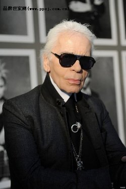 卡尔·拉格菲尔德（德语：Karl Lagerfeld，1933年9月10日－），本名卡尔·奥托·拉格斐特（Karl Otto Lagerfeldt），巴黎时尚设计师、艺术家。懂得英、法、德和意大利四国语言。曾与许多时尚、艺术品牌合作，任知名时装品牌香奈儿的领衔设计师、创意总监，并自创同名时装品牌与意大利时装品牌凡迪（Fendi）。