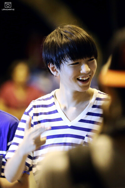 TFBOYS王俊凯 2014年8月台湾行 crlogo