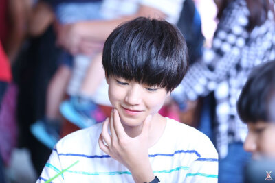 TFBOYS王俊凯 2014年8月台湾行 crlogo