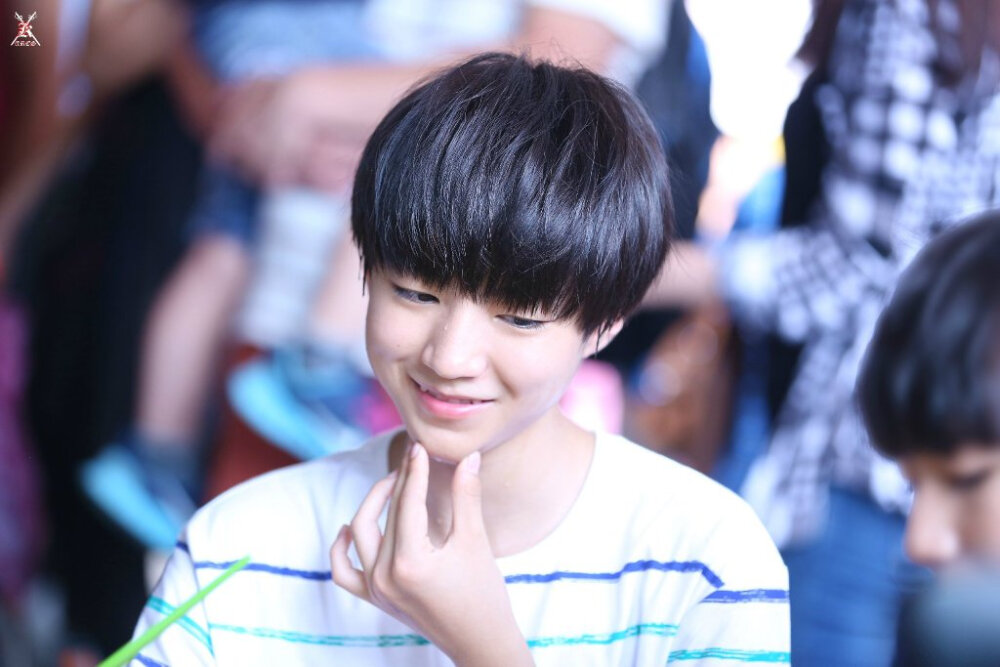 TFBOYS王俊凯 2014年8月台湾行 crlogo