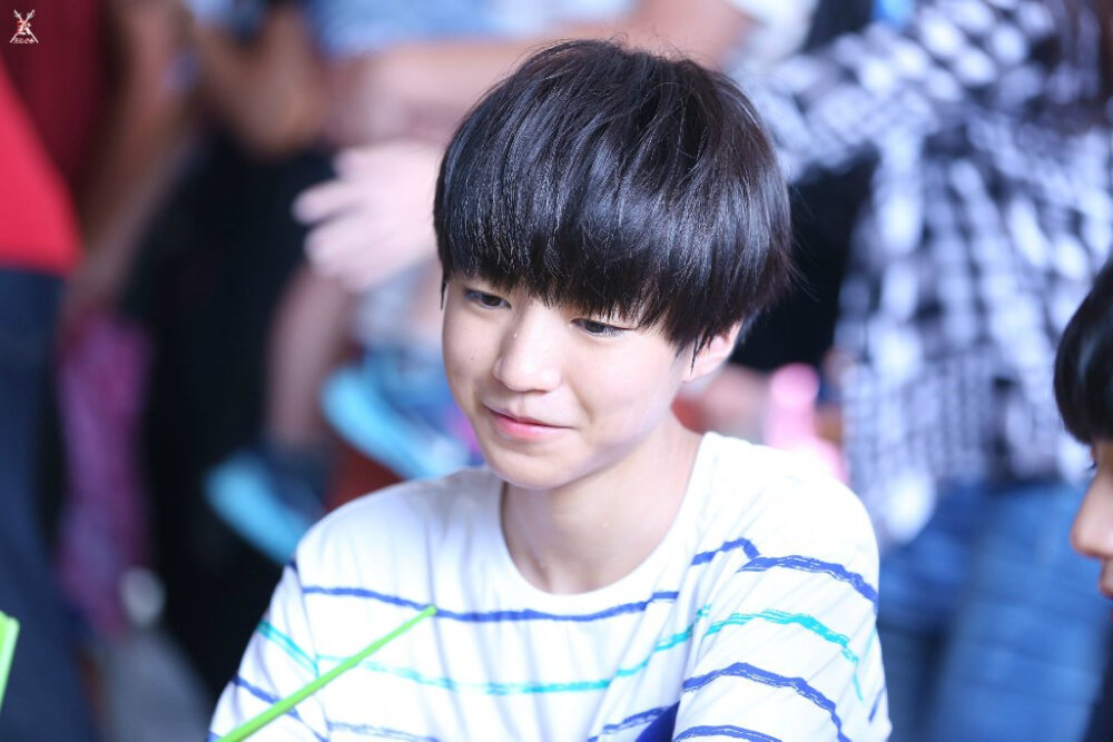 TFBOYS王俊凯 2014年8月台湾行 crlogo