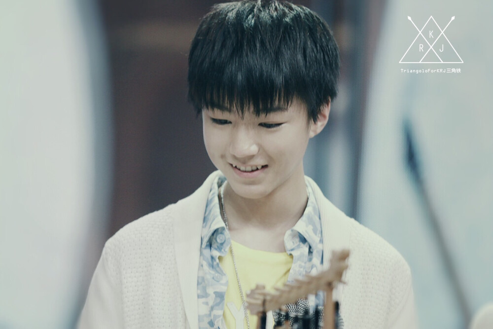 TFBOYS王俊凯 2014.12.11 天天向上。cr.LOGO