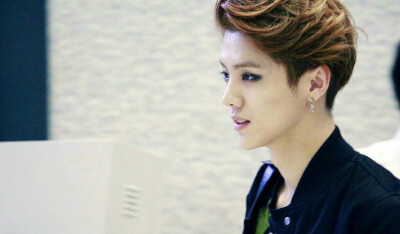 2014鹿晗루한 EXO Mini2辑Overdose上瘾 打歌舞台后台照