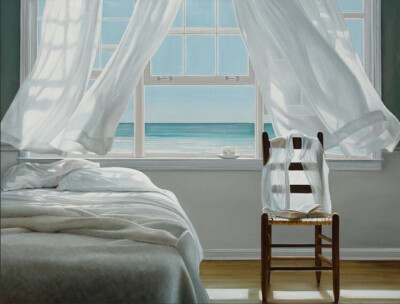海风把纱帘撩起，午后的阳光溢进房间，温柔地照亮心底。