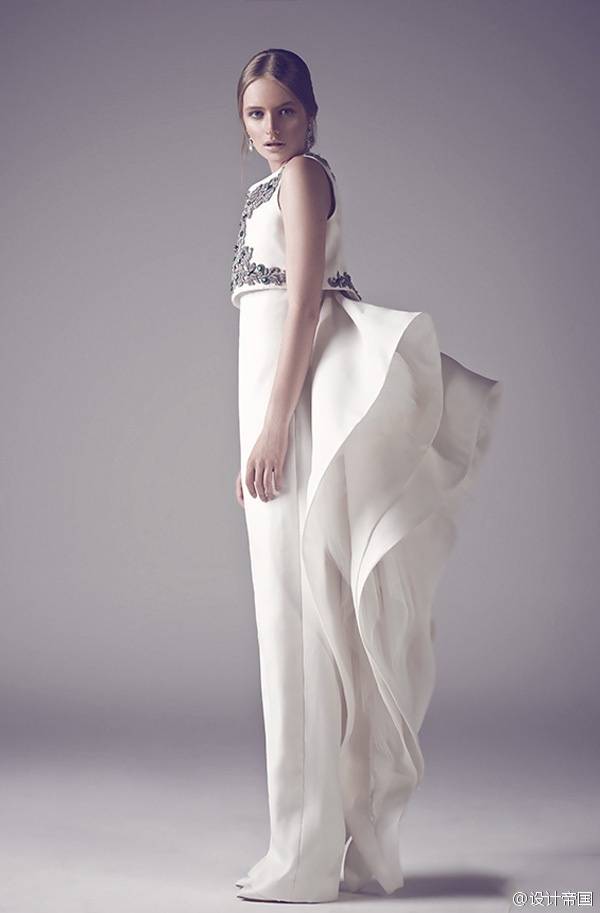 Ashi Studio 2015秋冬系列高级定制婚纱，主题名为“被放逐的王后”，大气磅礴，女王范尽显