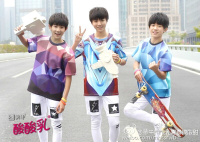 TFBOYS 2014.12.30 蒙牛酸酸乳活动。