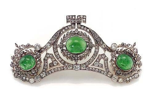维多利亚女王的祖母绿和钻石头饰
