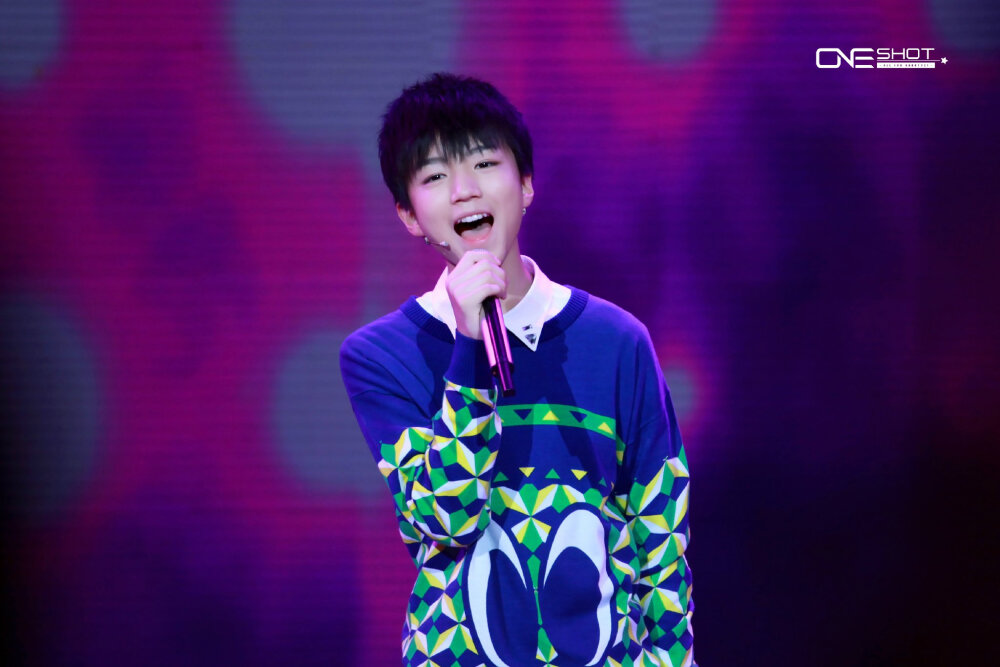 TFBOYS 2014.12.17 过年七天乐录制表演现场。