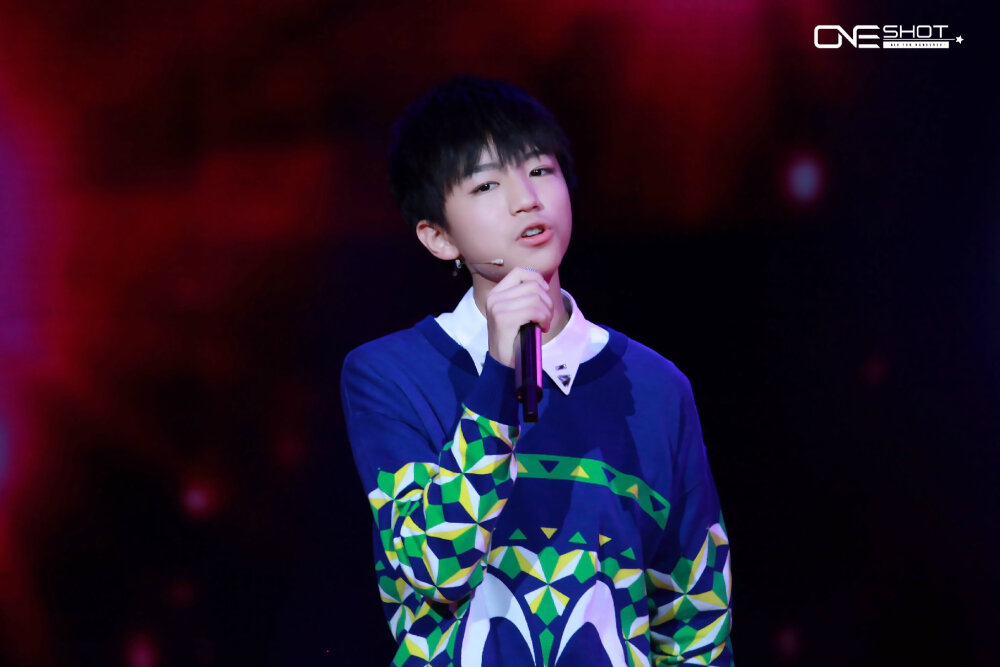 TFBOYS 2014.12.17 过年七天乐录制表演现场。