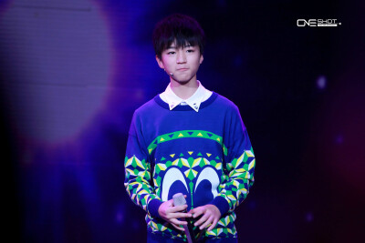 TFBOYS 2014.12.17 过年七天乐录制表演现场。