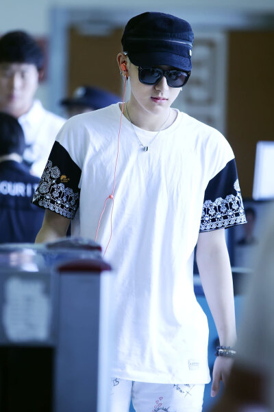 这个时候好像还没掉进坑吧