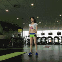 【全球最强的8个瘦身动作，秒杀你的脂肪】 不要着急，这套疯狂甩脂计划，集合热身、训练及拉伸为一体，在燃烧脂肪的同时还可提高心肺功能、增强体能。每组45秒，休息30秒。