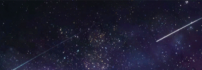 夜幕中划过天空的流星