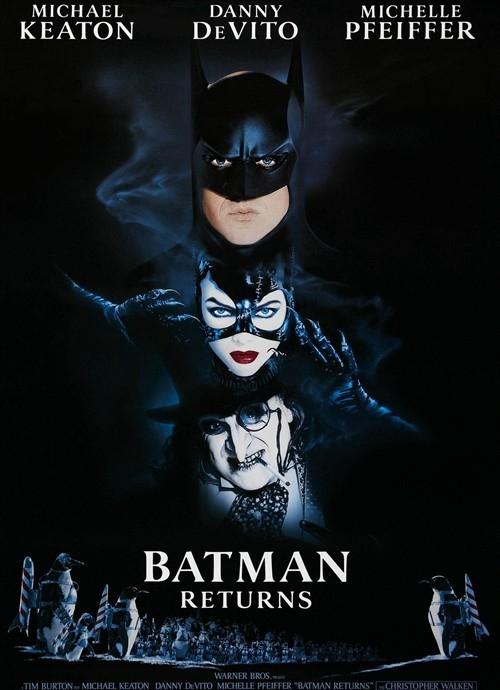 《蝙蝠侠归来》（Batman Returns）是1992年上映的美国超级英雄电影。改编自DC漫画。蒂姆·波顿执导，迈克尔·基顿、米歇尔·菲佛、丹尼·德维托主演。这部电影讲述了蝙蝠侠、企鹅、猫女和马克斯·史勒克（Max Shreck）四股势力在高谭市的恩恩怨怨。自从打败“小丑”后，高谭市获得片刻的宁静。然而，又一个强大的对手出现了！这次是脾气乖张暴戾的“企鹅”，还有因意外获知了“企鹅”秘密的马克斯的秘书西莉娅，在其遭到迫害时，获得了超强能力成为了亦正亦邪的猫女。蝙蝠侠这次将面临“企鹅”和猫女的双重挑战。遭父母遗弃的男婴奥斯瓦尔德长大成人后带着复仇的心理重回纽约为非作歹。野心家马克斯的阴谋被……