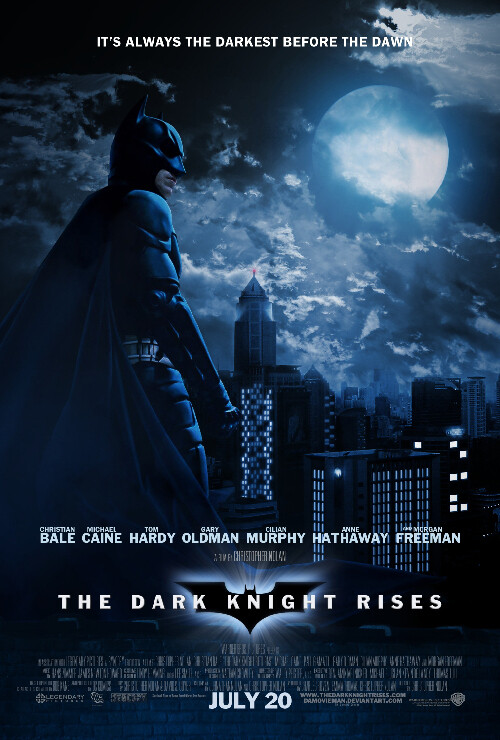 《蝙蝠侠：黑暗骑士崛起》（The Dark Knight Rises）改编自DC漫画公司的经典超级英雄漫画《蝙蝠侠》，由克里斯托弗·诺兰执导，克里斯蒂安·贝尔，安妮·海瑟薇等主演，是诺兰执导的蝙蝠侠系列三部曲的最终章。前两部分别是2005年的《蝙蝠侠：侠影之谜》和2008年的《蝙蝠侠：黑暗骑士》。自从“蝙蝠侠”（克里斯蒂安·贝尔饰）消失在了黑夜当中，已经过去整整8年的时间了，而他也在一夜之间从一名英雄转变成了一个不得不亡命天涯的逃亡者。由于哈维·登特的死，这位被称之为“黑暗骑士”的超级英雄虽然对加诸在自己身上的指责与羞辱嗤之以鼻，可是他也为此牺牲了他和警官吉姆·戈登（加里·奥德曼饰）……