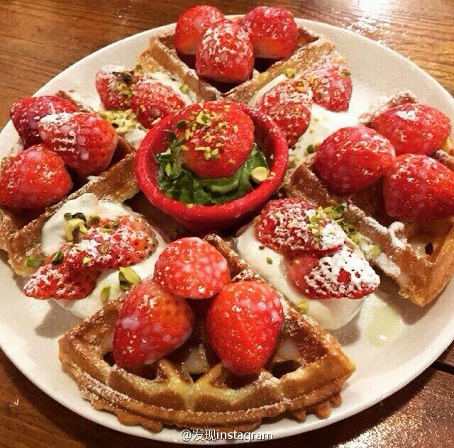 草莓酸奶华夫饼干