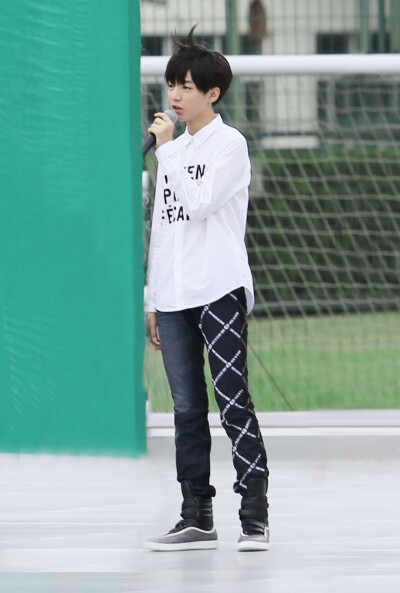 TFBOYS王俊凯 王俊凯 140725东方卫视我们一起来 cr.logo