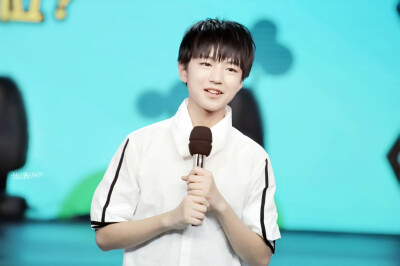 TFBOYS王俊凯 2014.5.20 快乐大本营录制现场。