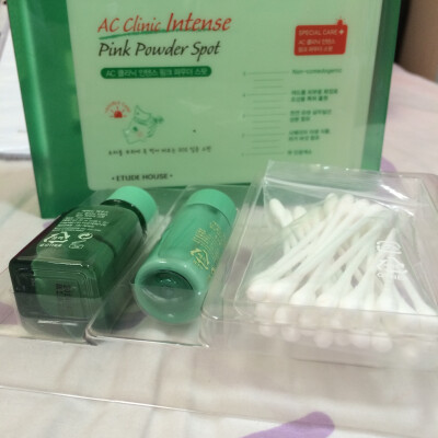 Ac Clinic Intense Pink Powder Spot.祛痘我是不知道但是对于扣了痘痘消炎他的晚上涂得那瓶倒是很好用。