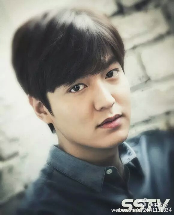 李敏镐（Lee MinHo），1987年6月22日出生于首尔，韩国男演员、歌手、广告模特，2006年，李敏镐出演《秘密的校园》正式出道，2009年因饰演《韩版花样男子》中的具俊表成名，成为韩国一线男星，并获得韩国百想演技大赏最佳新人奖；2011年出演韩版《城市猎人》的男主角李润成；2012年1月4日，李敏镐被韩国最高检察院任命为荣誉检察官，同年在穿越韩剧《信义》中第一次挑战古装，饰演古代武士崔莹一角；2013年在韩国偶像剧《继承者们》中饰演帝国集团继承者金叹一角