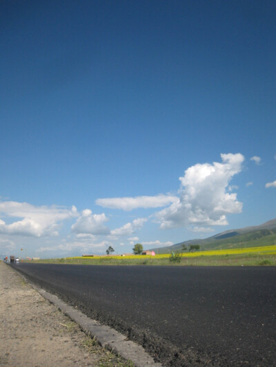 那路，那天，那云。