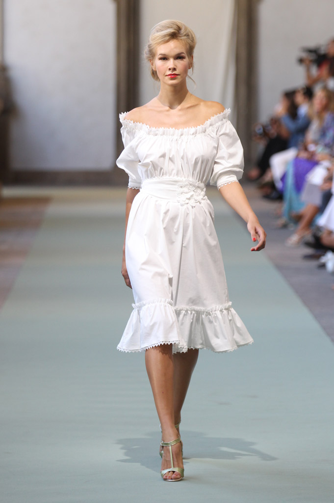 Luisa Beccaria Spring 2012 Ready-to-Wear。路易莎·贝卡里亚2012米兰时装周春夏高级成衣发布。