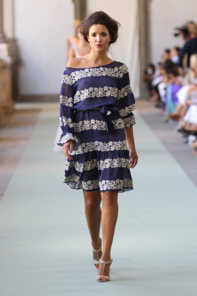 Luisa Beccaria Spring 2012 Ready-to-Wear。路易莎·贝卡里亚2012米兰时装周春夏高级成衣发布。