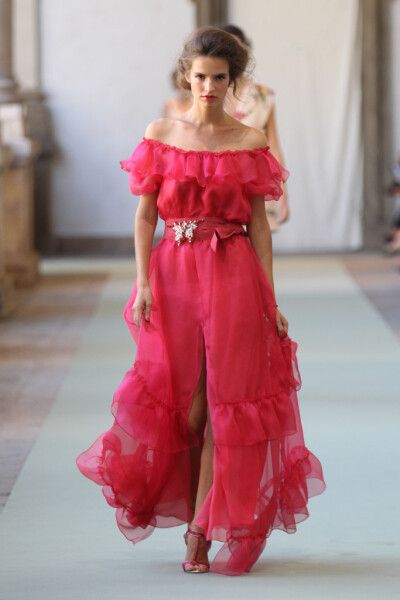 Luisa Beccaria Spring 2012 Ready-to-Wear。路易莎·贝卡里亚2012米兰时装周春夏高级成衣发布。