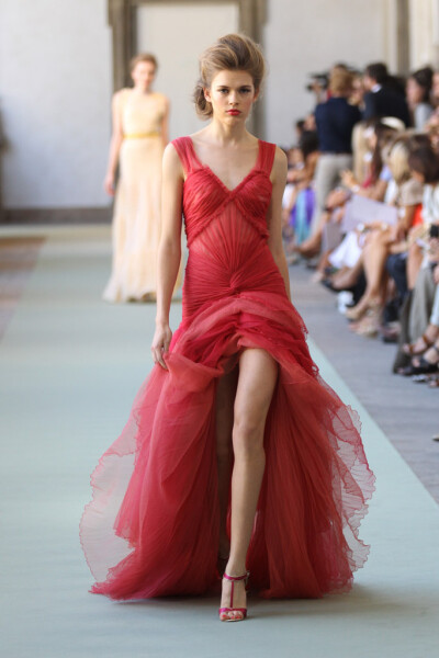 Luisa Beccaria Spring 2012 Ready-to-Wear。路易莎·贝卡里亚2012米兰时装周春夏高级成衣发布。