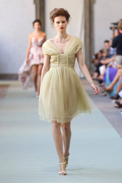 Luisa Beccaria Spring 2012 Ready-to-Wear。路易莎·贝卡里亚2012米兰时装周春夏高级成衣发布。