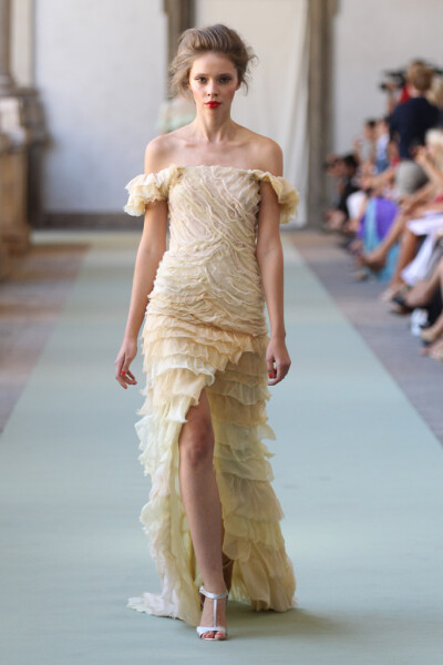 Luisa Beccaria Spring 2012 Ready-to-Wear。路易莎·贝卡里亚2012米兰时装周春夏高级成衣发布。