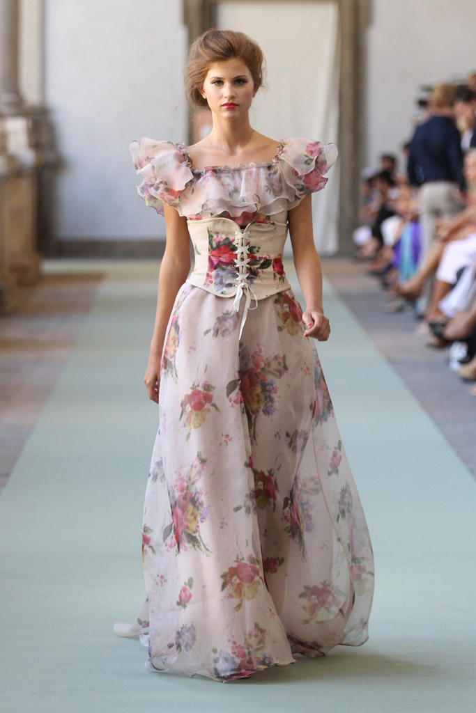 Luisa Beccaria Spring 2012 Ready-to-Wear。路易莎·贝卡里亚2012米兰时装周春夏高级成衣发布。