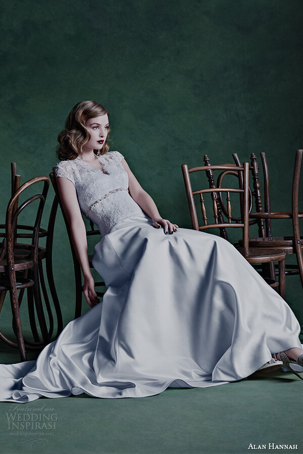 知名婚纱品牌 Alan Hannah 释出2015新款婚纱系列广告大片，本季大片以「Floral Symphony 花卉交响乐」为主题。