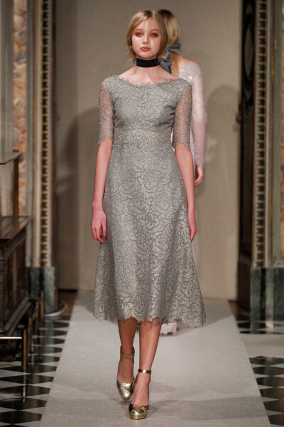 Luisa Beccaria Fall 2014 Ready-to-Wear。路易莎·贝卡里亚2014米兰时装周秋冬高级成衣发布。米兰巴加蒂 瓦尔塞基博物馆 (Bagatti Valsecchi) 收藏文艺复兴时期的艺术品、家具和挂毯，来自十九世纪收藏家Fausto和Gi…