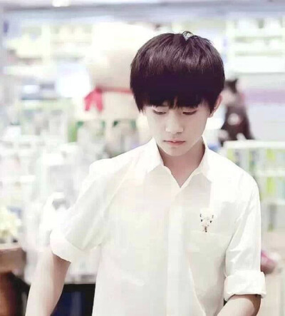 TFBOYS 易烊千玺 白衬衫 小清新