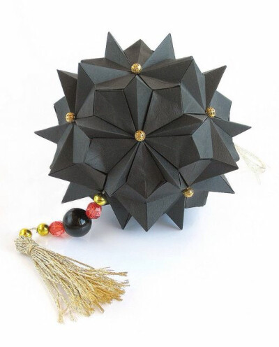 手工达人的立体花球折纸作品