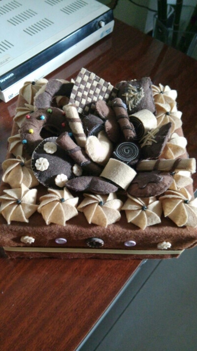 不织布方蛋糕，有曲奇蛋卷甜甜圈