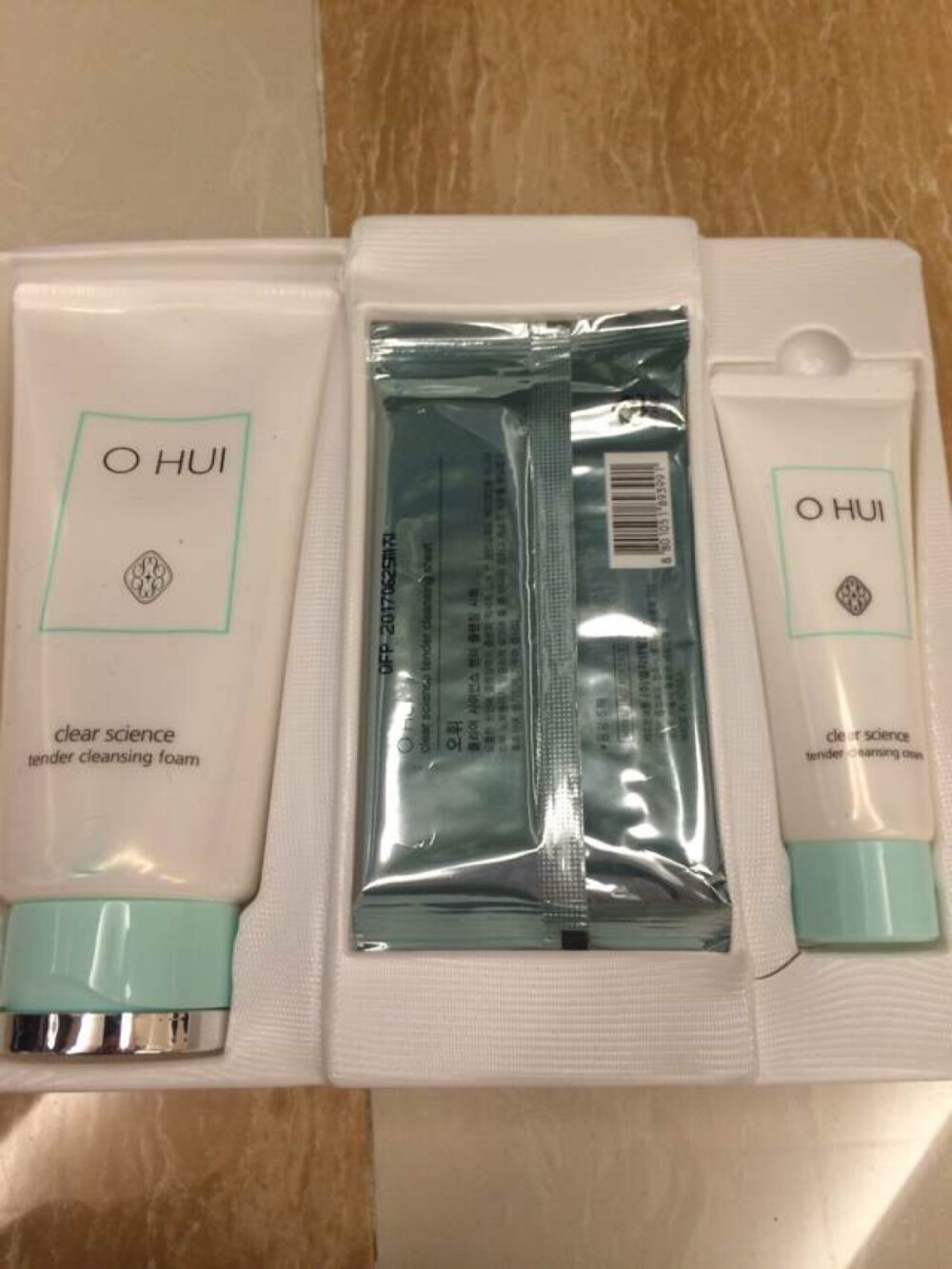 ohui清新洁净保湿洗面奶 赠品：卸妆巾1。去角质40ml 1