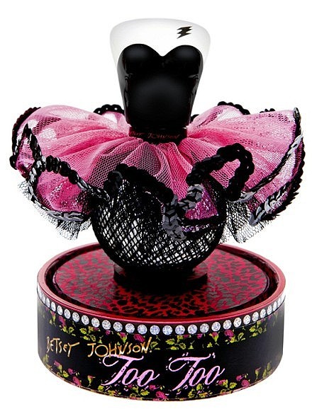 BETSEY JOHNSON PERFUME 香水瓶身是穿着粉红芭蕾裙的dancer造型，充满甜蜜诱惑。