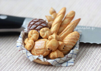 Miniature bread