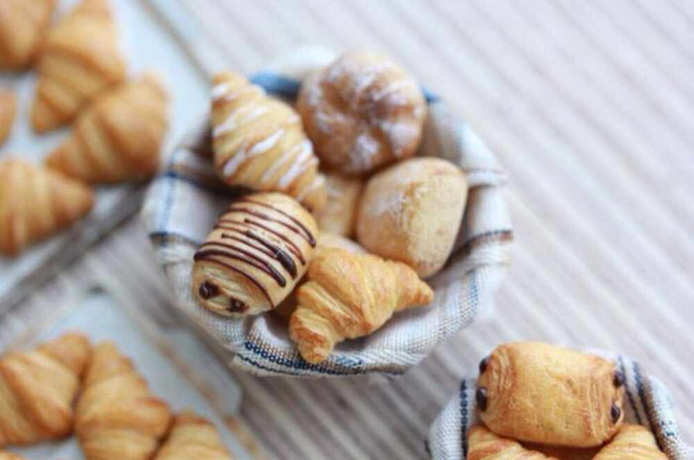 Miniature bread