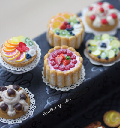 Miniature cake