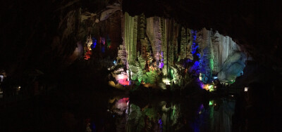 银子岩 水中倒影 全景