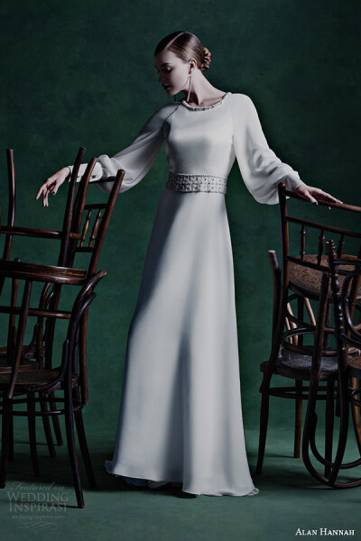 知名婚纱品牌 Alan Hannah 2015新款婚纱系列广告大片，本季大片以「Floral Symphony 花卉交响乐」为主题。