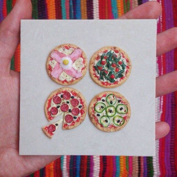 miniature pizza