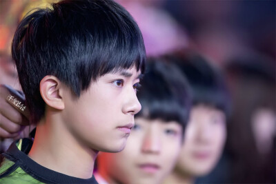 #易烊千玺# #TFBOYS# 英气