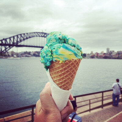 ice-cream at harbour bridge